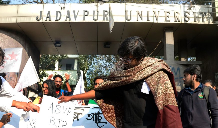 Jadavpur University के छात्र नेता पर दो महिलाओं ने यौन उत्पीड़न का आरोप लगाया