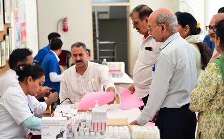 मुख्यमंत्री धामी की नई पहल: देहरादून में पत्रकारों के लिए मुफ्त स्वास्थ्य कैम्प