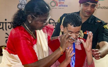 राष्ट्रपति मुर्मू का देहरादून दौरा: राष्ट्रपति निकेतन का उद्घाटन और दृष्टिबाधित बच्चों के साथ जन्मदिन मनाने की अद्भुत कहानी