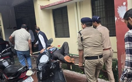 भीमताल: अनियंत्रित डंपर खाई में गिरा, चालक सुशीला तिवारी गंभीर घायल