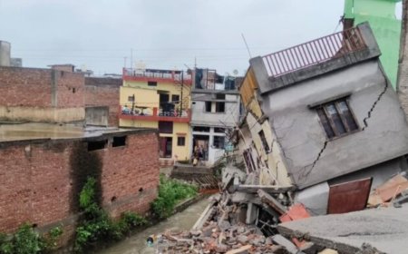देहरादून में मूसलधार बारिश का कहर, कारगी क्षेत्र में ढहा मकान