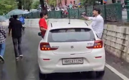 नैनीताल में स्टंटबाजी करते युवकों पर पुलिस का बड़ा एक्शन: ड्राइविंग लाइसेंस निलंबित और जुर्माना