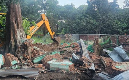 काशीपुर में अवैध मजारों पर धामी का बुलडोजर, प्रशासन ने लिया सख्त एक्शन