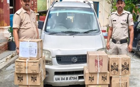 अल्मोड़ा: पुलिस के पीछा करने पर चालक ने कार छोड़ी, बरामद की गई अवैध शराब