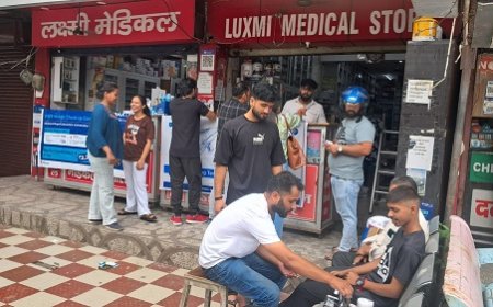 लक्ष्मी मेडिकल में स्वास्थ्य जांच शिविर: रक्त परीक्षण से मिला स्वास्थ्य का अपडेट