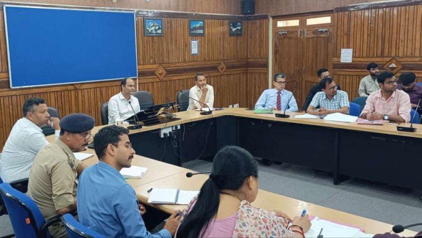 चंपावत: जिलाधिकारी मनीष कुमार की अध्यक्षता में गोल्ज्यू कॉरिडोर परियोजना की समीक्षा