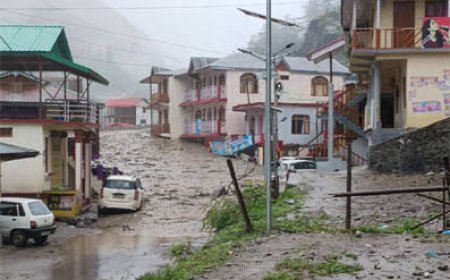 उत्तरकाशी में बादल फटने की घटना: प्रशासन ने हेल्पलाइन नंबर जारी किए