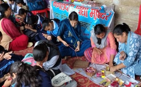 अल्मोड़ा: रेखा ने रक्षाबंधन पर बनाई अद्वितीय राखी, लक्ष्मी ने सजाई आकर्षक मेहंदी