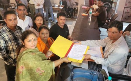 पूर्व ब्लॉक प्रमुख संजय नेगी ने पत्नी और बच्चों के साथ आत्मदाह की चेतावनी दी