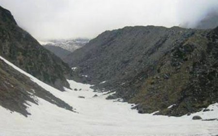 केदारनाथ के चोराबाड़ी ग्लेशियर में हलका हिमस्खलन, प्रशासन ने दी सतर्कता की सूचना