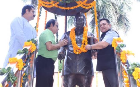काशीपुर: धूमधाम से पंत जयंती मनाई गई, मेयर के जिंदाबाद नारों से कांग्रेस नेता असहज हुए