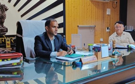 बागेश्वर में डीएम आशीष भटगांई ने दिए गुणवत्ता परक निर्माण कार्य के निर्देश