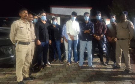 पुलिस से अभद्रता करने वाले युवकों पर कार्रवाई, तीन लग्जरी गाड़ियां जब्त