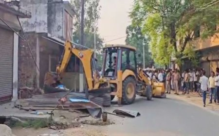 UKSSSC पेपर लीक: खालिद के अवैध निर्माण पर प्रशासन ने चलाया बुलडोजर