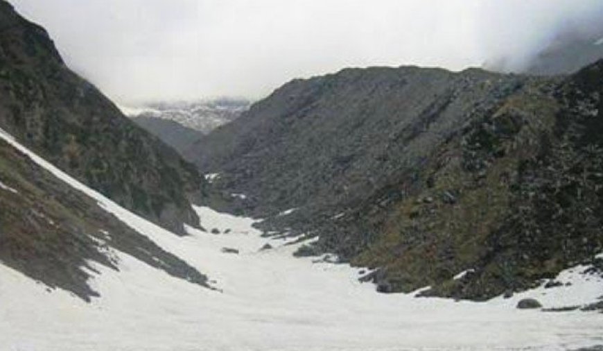 केदारनाथ के चोराबाड़ी ग्लेशियर में हलका हिमस्खलन, प्रशासन ने दी सतर्कता की सूचना