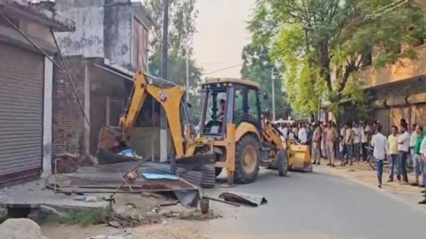 UKSSSC पेपर लीक: खालिद के अवैध निर्माण पर प्रशासन ने चलाया बुलडोजर