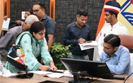 नामी गिरामी स्कूल ने महिला टीचर को किया प्रताड़ित, वेतन देने से किया मना