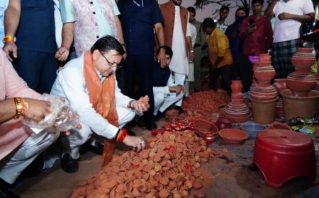 देहरादून: मुख्यमंत्री पुष्कर सिंह धामी ने स्थानीय दुकानों से की दीपावली की खरीदारी, दिया यह संदेश