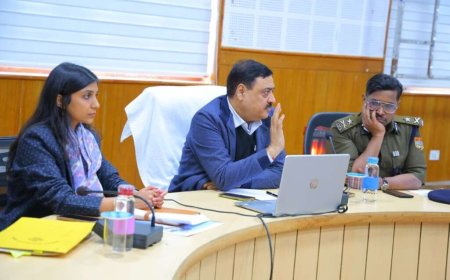 पौड़ी: आयुक्त ने आपदा कार्यों की समीक्षा की, प्रशासन द्वारा त्वरित राहत – पुनर्निर्माण कार्यों पर जताया संतोष