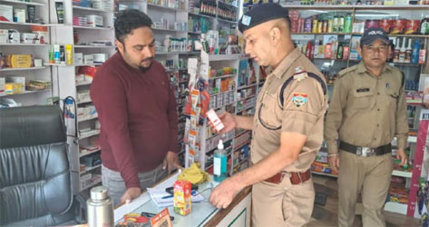पुलिस ने कबाड़ियों/मेडिकल स्टोर/गन शॉप/मोबाइल शॉप की चेकिंग कर किये 133 चालान