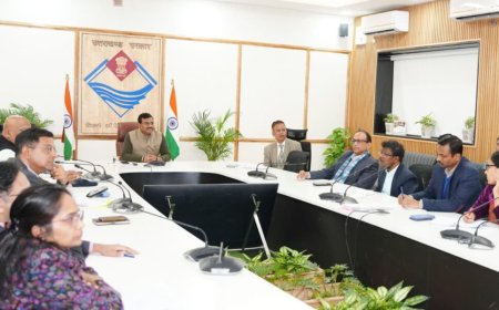 मुख्य सचिव आनन्द बर्द्धन ने विभागों की प्रगति की समीक्षा की