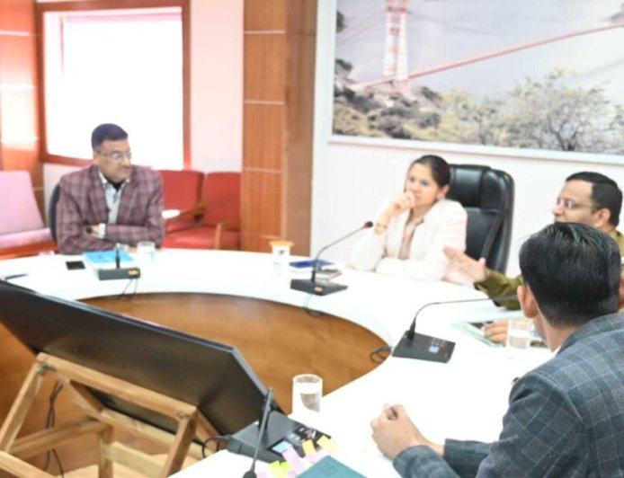 सड़क सुरक्षा समिति की बैठक जिलाधिकारी की अध्यक्षता में सम्पन्न हुई