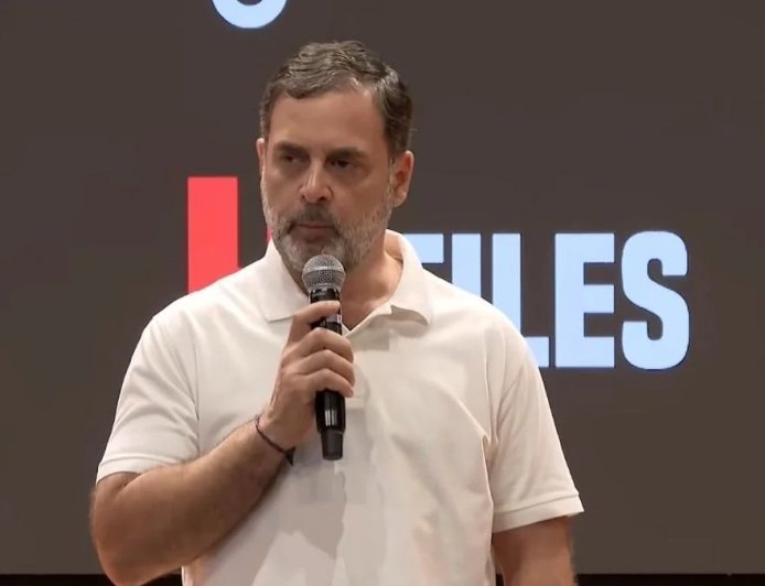 दिल्ली के जहरीले प्रदूषण पर राहुल गांधी का केंद्र पर तीखा हमला, संसद में बहस की मांग