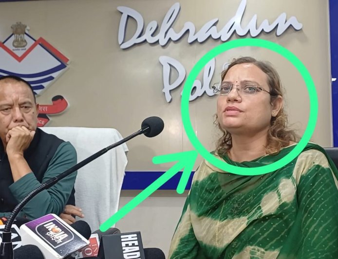 जिस सुमन को पुलिस और आयोग ने बीच में बैठाया, सीबीआई ने उसे किया गिरफ्तार