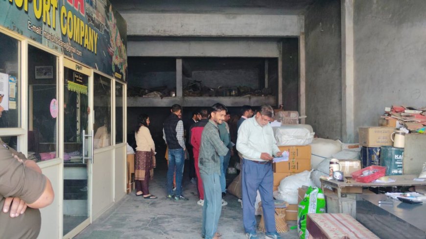 काशीपुर में ट्रांसपोर्टरों पर बड़ी कार्रवाई, 1.04 लाख की वसूली, रिकॉर्ड जब्ती, कई अभिलेखों की जांच जारी