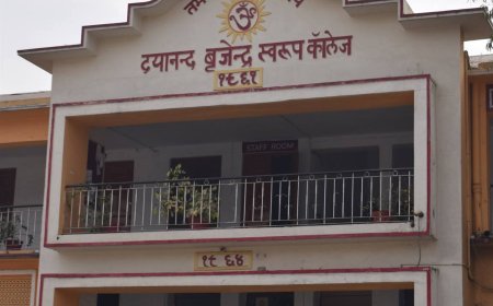 डीबीएस कॉलेज पर दोहरी कार्रवाई, जुर्माने के साथ देना होगा हर्जाना