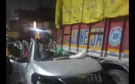 ऋषिकेश में भीषण सड़क हादसा, ट्रक से टकराई एक्सयूवी के परखच्चे उड़े, 04 युवकों की मौत