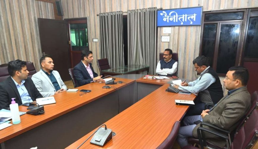 हल्द्वानी: जिलाधिकारी ने जनता का विश्वास लेकर कार्य तेजी से पूरा करने के दिए निर्देश