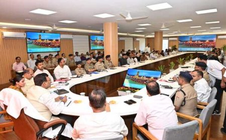 मुख्य सचिव ने कुंभ मेला-2027 की तैयारियों की विस्तृत समीक्षा, संगठनों से व्यवस्था पर की चर्चा