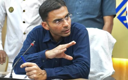 डीएम सविन बंसल की पहल: 82 वर्षीय दिव्यांग का पानी बिल माफ और 212 शिकायतों का समाधान