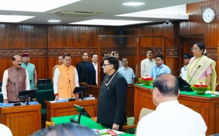 मुख्यमंत्री धामी ने नारी शक्ति वंदन अधिनियम पर विशेष सत्र में किया संबोधन, राजनीति से दूर रहने की अपील