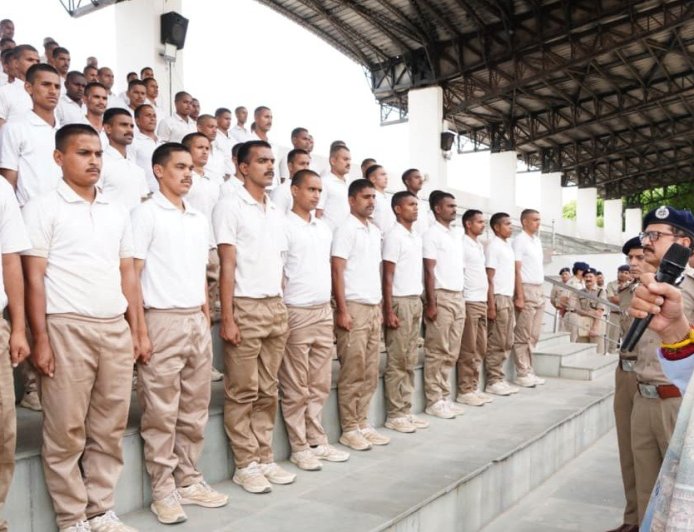 देहरादून: मुख्यमंत्री पुष्कर सिंह धामी ने पुलिस कांस्टेबल प्रशिक्षण कार्यक्रम को संबोधित किया