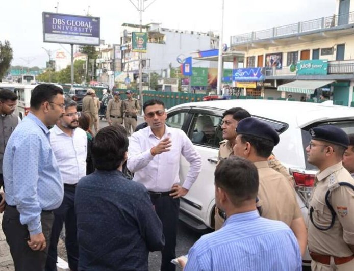 प्रधानमंत्री मोदी के देहरादून दौरे की तैयारी जोरों पर, डीएम ने निरीक्षण किया