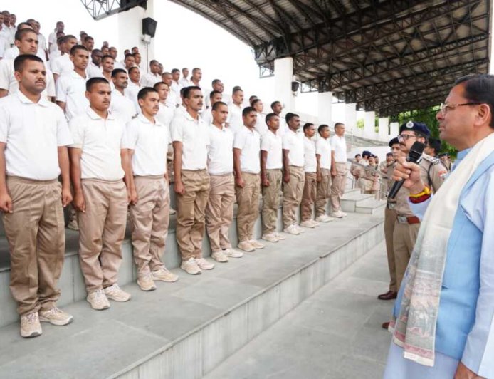 मुख्यमंत्री का संदेश: पुलिस कांस्टेबलों को कानून व्यवस्था और ट्रैफिक प्रबंधन पर दें ध्यान