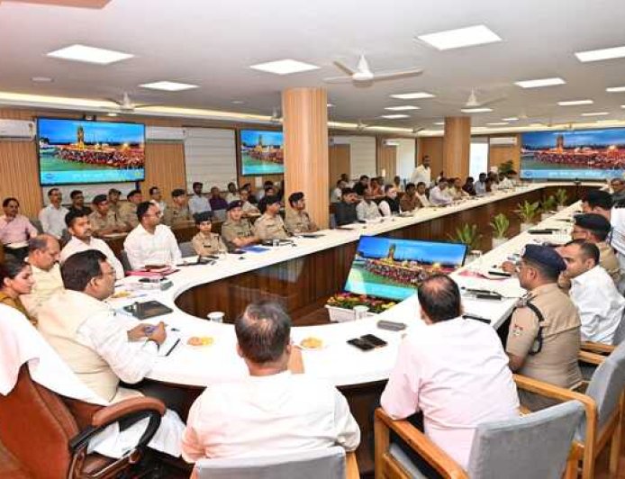 मुख्य सचिव ने कुंभ मेला-2027 की तैयारियों की विस्तृत समीक्षा, संगठनों से व्यवस्था पर की चर्चा