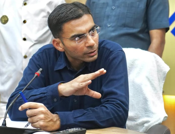 डीएम सविन बंसल की पहल: 82 वर्षीय दिव्यांग का पानी बिल माफ और 212 शिकायतों का समाधान