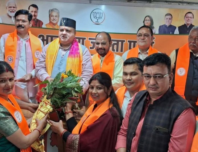 Uttarakhand:-ब्लॉक प्रमुख,सभासद और पूर्व चेयरमैन सहित सैकड़ो समर्थक हुए भाजपा में शामिल
