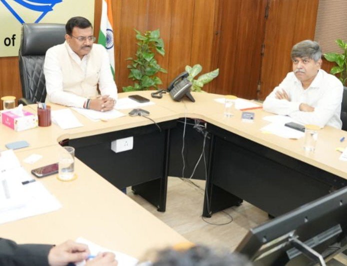 उत्तराखंड: मुख्य सचिव आनंद बर्द्धन की अध्यक्षता में एशियन डेवलपमेंट बैंक एवं निर्माण विभागों के मध्य महत्वपूर्ण बैठक
