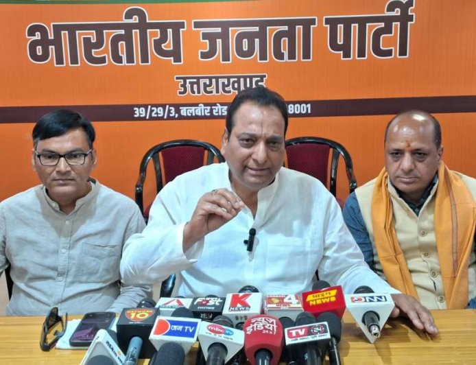 कांग्रेस पर भाजपा के आरोप: 22 में टिकट बेचने और 27 में एडवांस बुकिंग का खुलासा करें