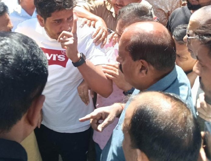 जसपुर में मूर्ति स्थापना विवाद: आदेश चौहान और सिंघल के समर्थकों के बीच हंगामा