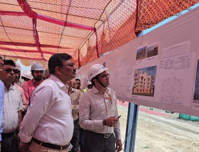 उधम सिंह नगर: मुख्य सचिव आनंद बर्धन का निर्माणाधीन एम्स सैटेलाइट सेंटर का स्थलीय निरीक्षण