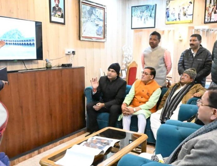 चमोली: मुख्यमंत्री पुष्कर धामी ने बद्रीनाथ धाम मास्टर प्लान की समीक्षा की