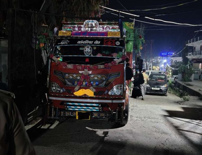 उत्तराखंड में एआरटीओ की सख्ती: फर्जी लाइसेंस के आधार पर यूपी की पिकअप का अंतरिक्ष