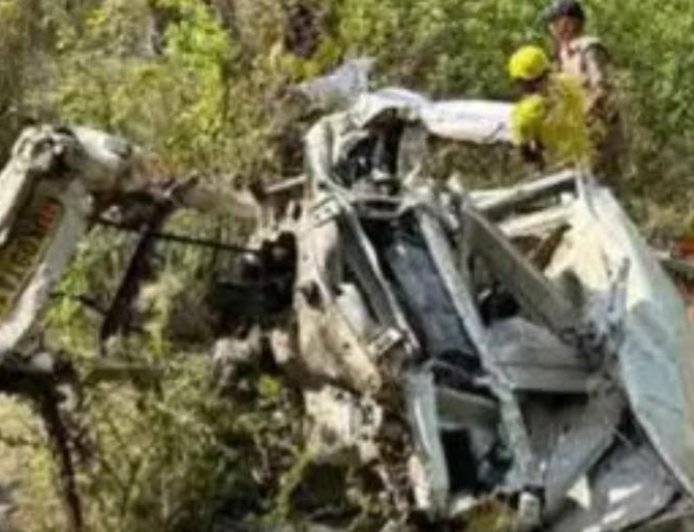 टिहरी जिले में मैक्स खाई में गिरी, आठ लोगों की हुई मौत