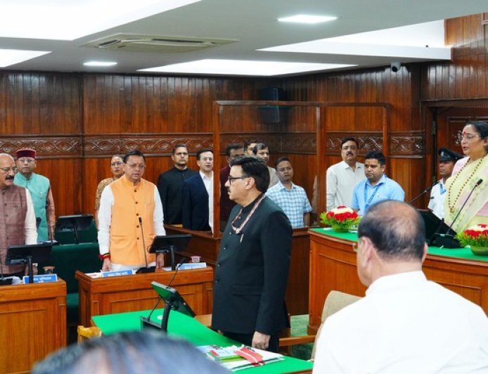 मुख्यमंत्री धामी ने नारी शक्ति वंदन अधिनियम पर विशेष सत्र में किया संबोधन, राजनीति से दूर रहने की अपील