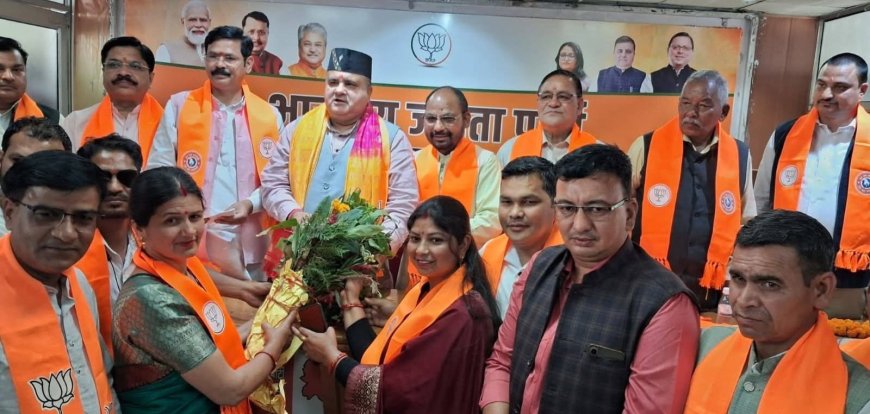Uttarakhand:-ब्लॉक प्रमुख,सभासद और पूर्व चेयरमैन सहित सैकड़ो समर्थक हुए भाजपा में शामिल